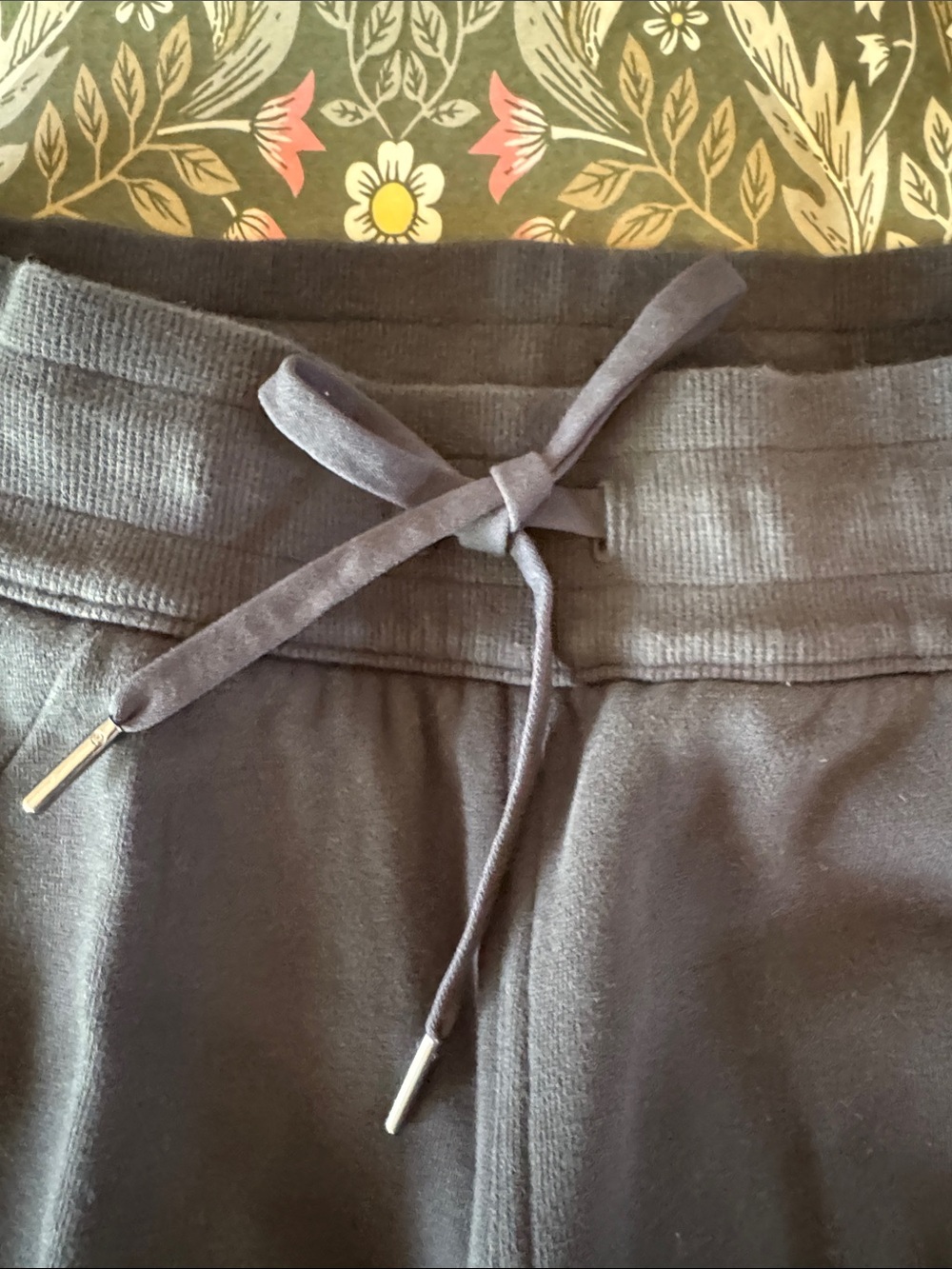 lululemon Scuba Mid-rise Wide-Leg Pants size 4 - Picture 3 of 12